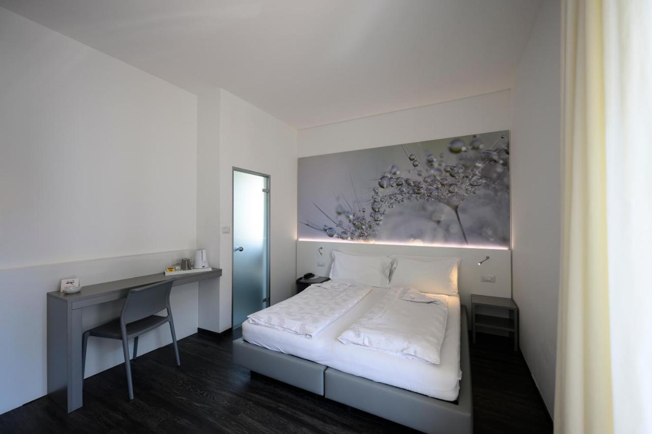 Hotel Riviera Riva del Garda Ruang foto