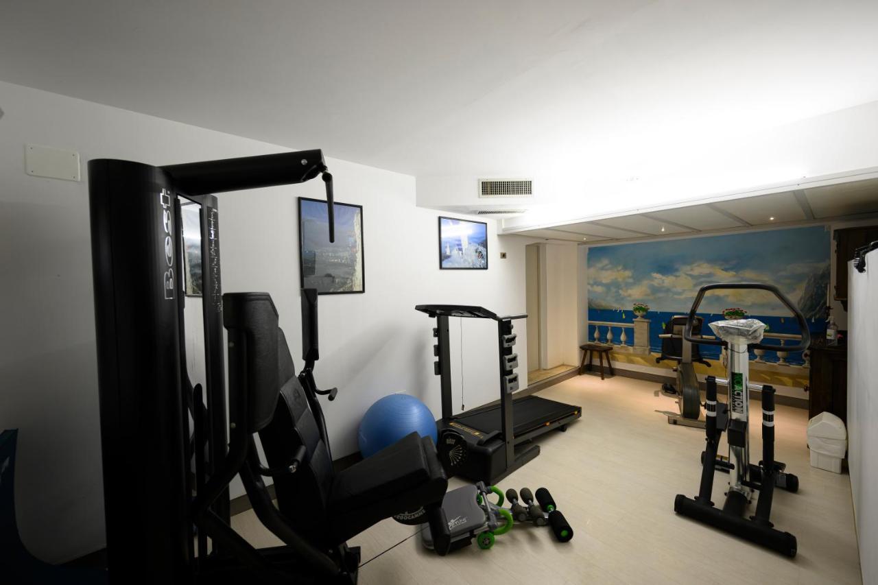 Hotel Riviera Riva del Garda Bagian luar foto