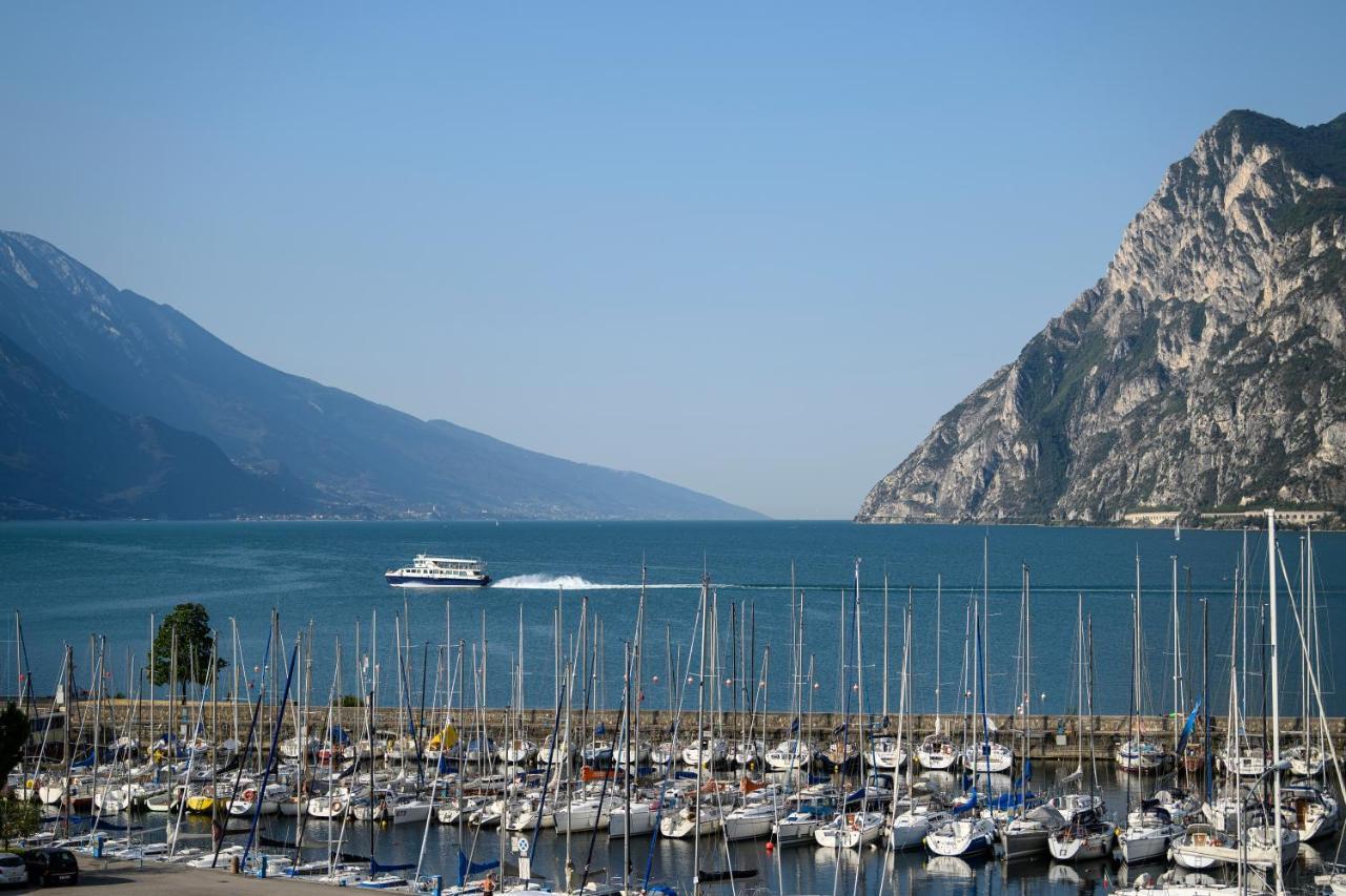 Hotel Riviera Riva del Garda Bagian luar foto