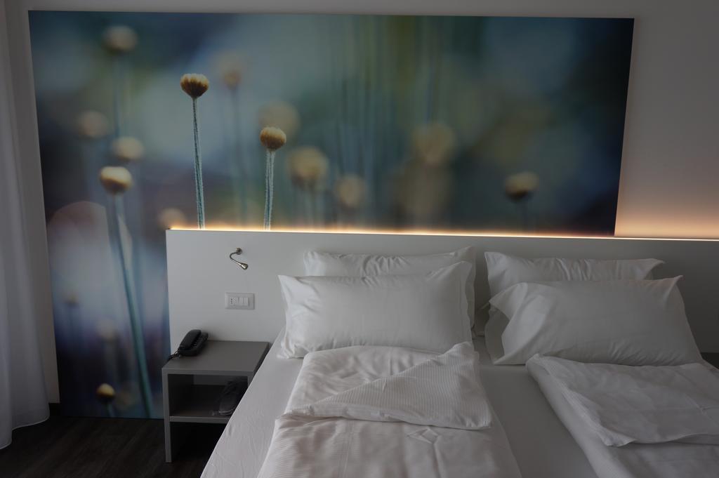 Hotel Riviera Riva del Garda Bagian luar foto