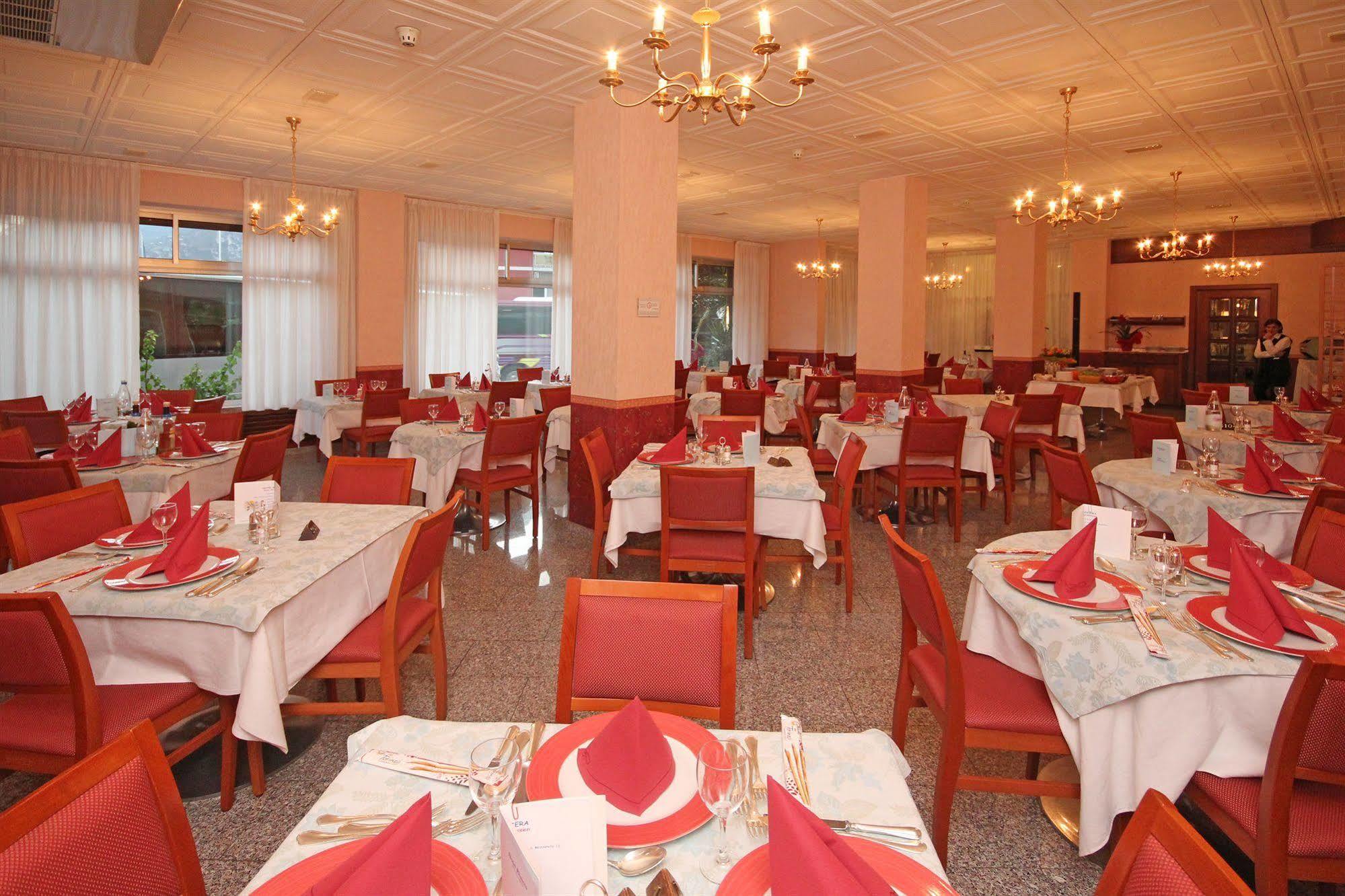 Hotel Riviera Riva del Garda Bagian luar foto